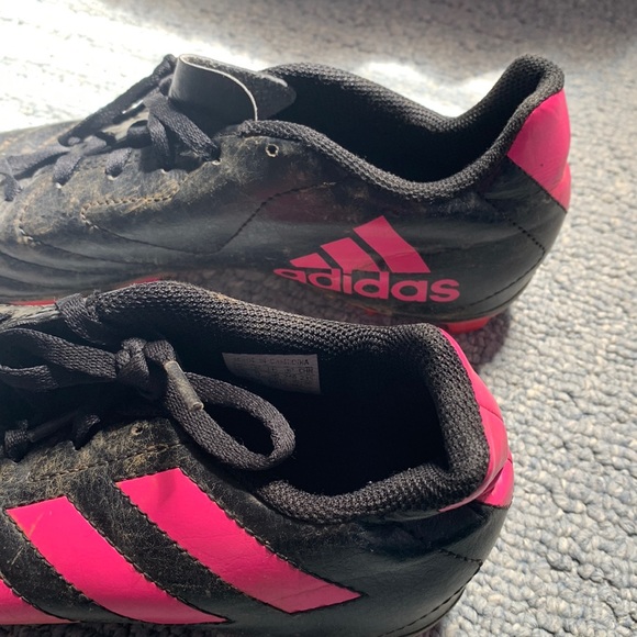 WILL BE CLEANED WHEN BOUGHT, Adidas soccer cleats, pink and black size 6 - Picture 1 of 3